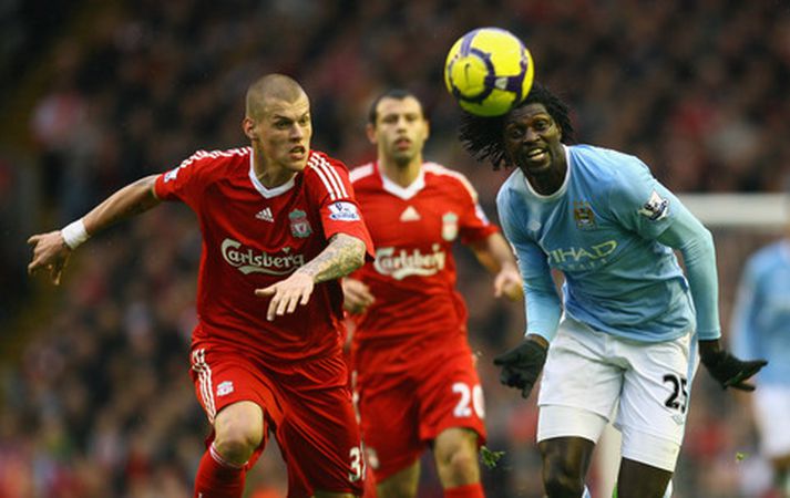 Emmanuel Adebayor og Martin Skrtel háðu marga hildina í leiknum í dag.