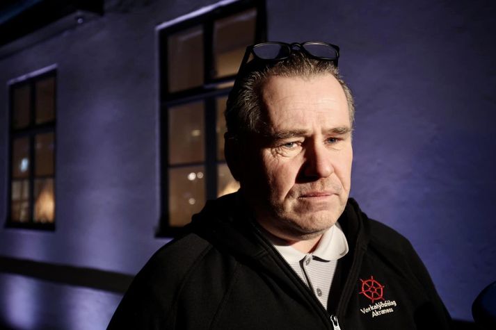 Vilhjálmur Birgisson viðurkennir fúslega að hann hafi fram til þessa verið stuðningsmaður íslensku krónunnar en nú sé það búið, krónan er komin á endastöð og kostar almenning um 200 milljarða árlega.