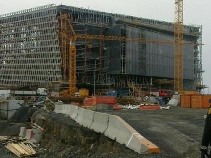 Þetta er í annað sinn í sumar sem það kviknar í Hörpu.