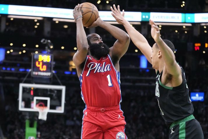 James Harden átti stórkostlegan leik gegn Boston Celtics í gærkvöld en þarf að vera fljótur að gera sig kláran í næsta slag sem er annað kvöld.