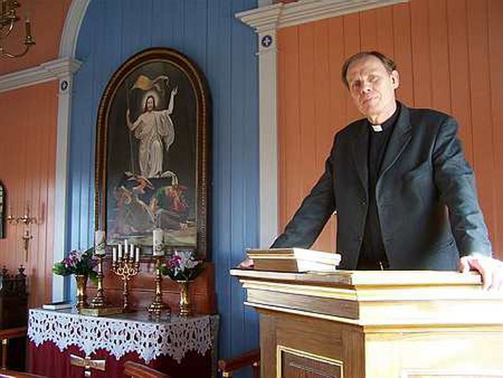 Baldur Kristjánsson vill að Björgólfur Guðmundsson kosti sjónvarpsmessu fyrir RÚV.