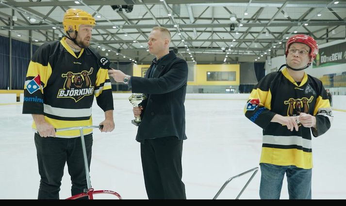 Tómas Steindórsson og Andri Már Eggertsson í fullum skrúða á svellinu í Egilshöll.