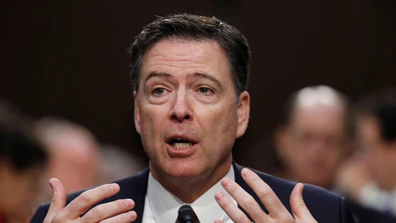 Á­kæra Comey enn eina ferðina
