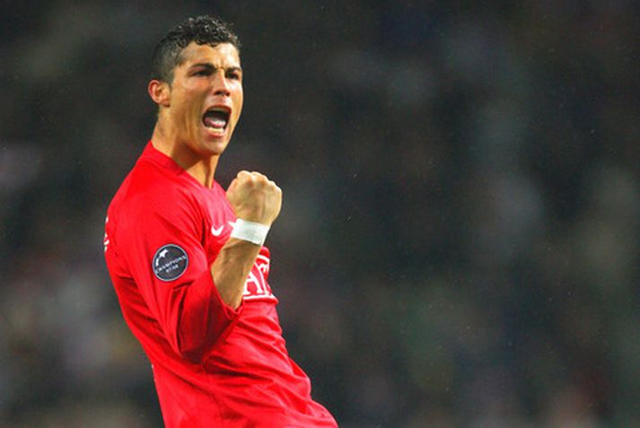 Cristiano Ronaldo fagnar marki í leik með Manchester United.
