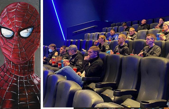 Strákarnir sjást hér horfa á Spiderman myndina í Sambíóunum í gær.