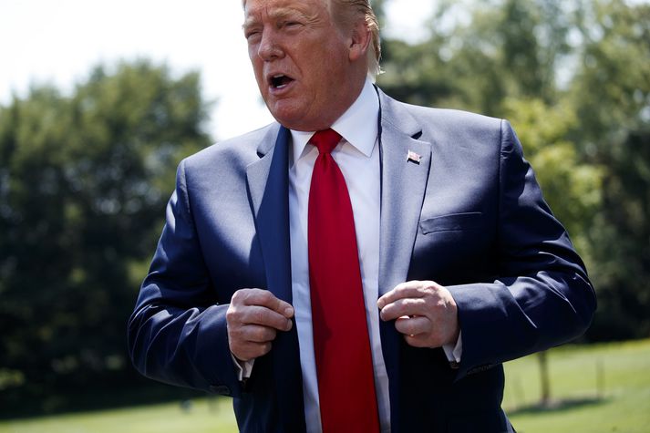 Trump ræddi um leyniþjónustuna eftir að hann kom aftur til Hvíta hússins eftir stutta heimsókn til Virginíu í gær.