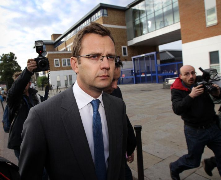 Andy Coulson fyrir utan Lewisham lögreglustöðina síðastliðinn júlí.