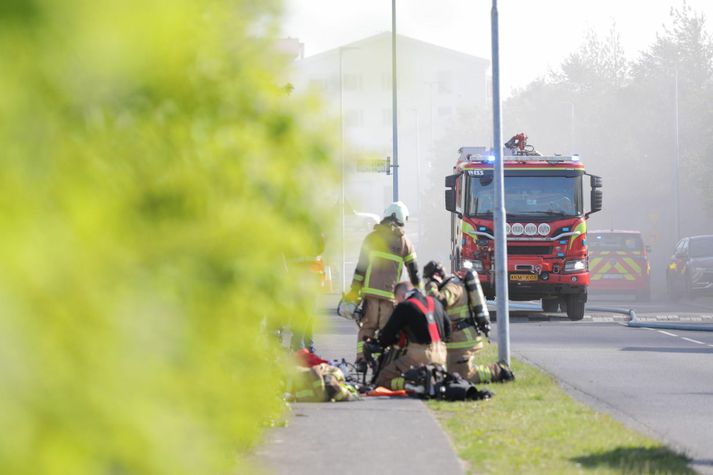 Slökkvistarf við utanverða Kringluna er lokið.