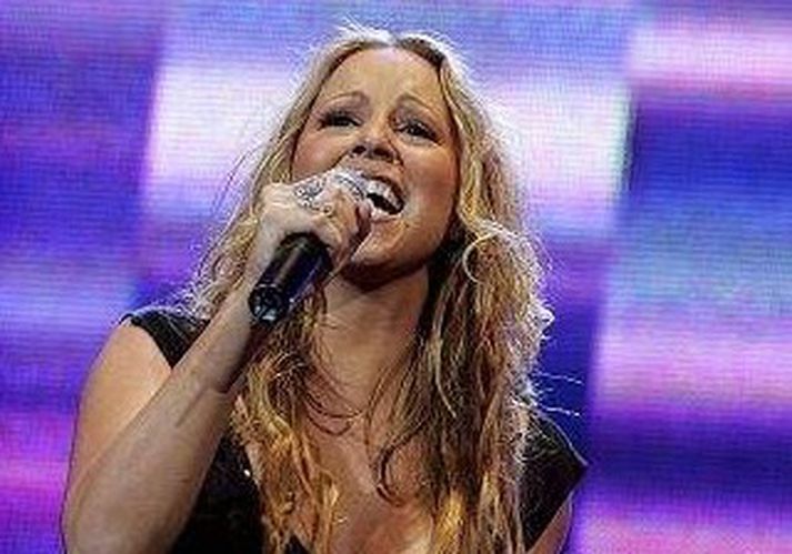 Mariah Carey og Nick Cannon giftu sig í apríl í fyrra, en hann mun taka við af Jerry Springer sem kynnir í America‘s Got Talent.