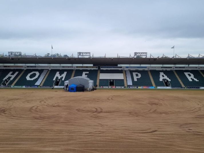 Home Park, heimavöllur Plymouth Argyle. Verið var að endurnýja grasið á vellinum en ljóst er að skemmdarverkin munu auka kostnaðinn við það.