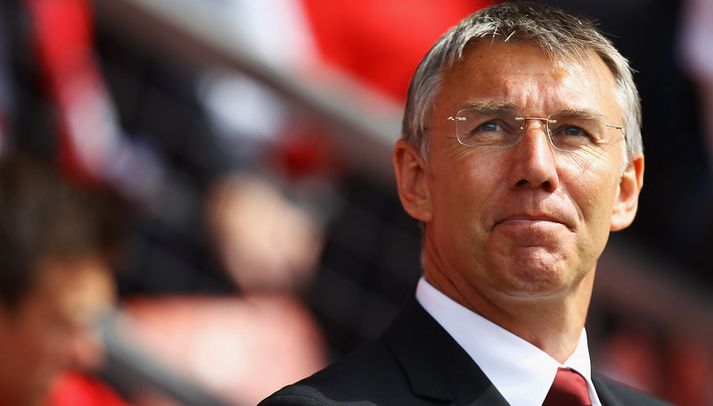 Nigel Adkins er 46 ára fyrrverandi sjúkraþjálfari sem trónir með lið sitt, Southampton, á toppi einnar sterkustu deildar Evrópu.