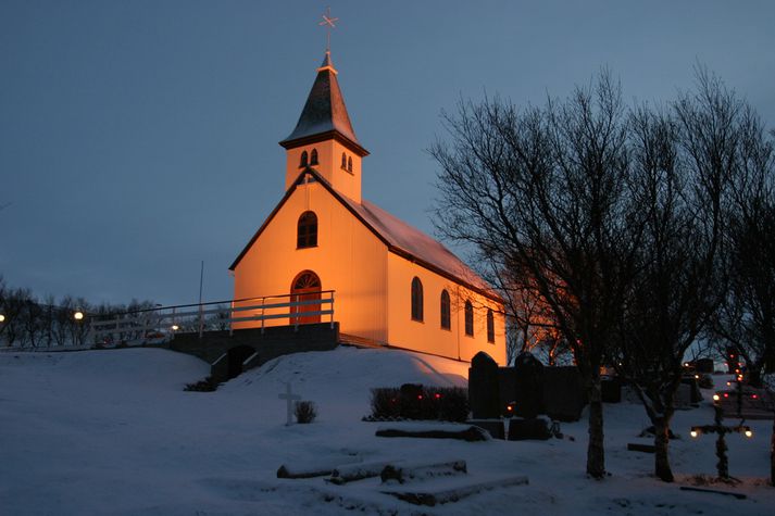 Lágafellskirkja í skammdeginu. 