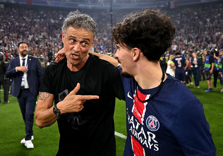 Luis Enrique og Vitinha fögnuðu sigri í Meistaradeild Evrópu fyrir ári síðan, þegar PSG vann Inter.