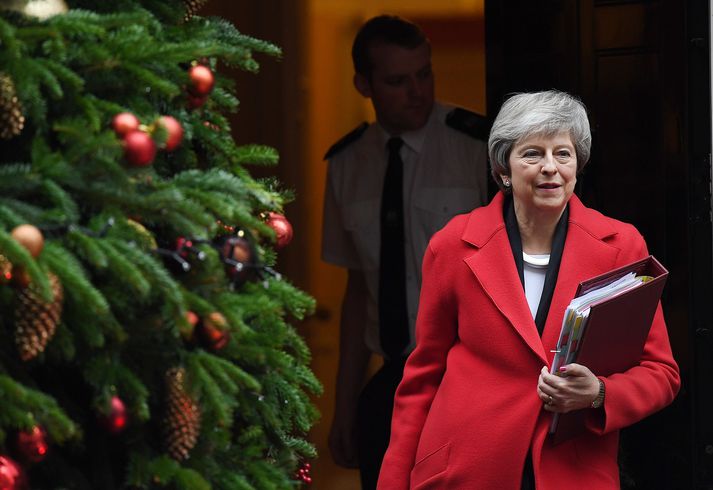 Theresa May stendur nú ströngu við að reyna að fá eigin flokksmenn til að styðja Brexit-samning hennar.