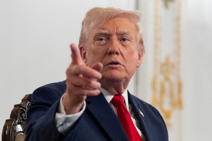 Donald Trump segir að líta eigi á lofthelgi Venesúela sem lokaða.