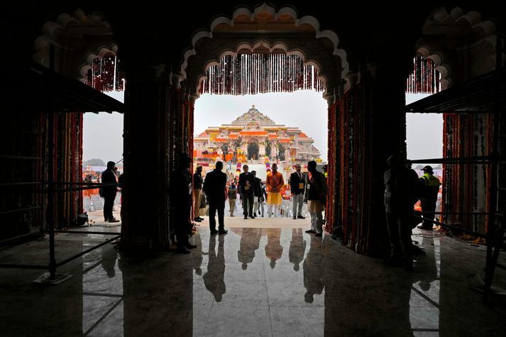 Hátíðarhöld í tengslum við vígslu Ram-hofsins í Ayodhya hófust í morgun.
