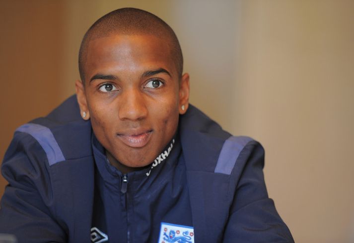 Ashley Young er nú kominn til Manchester United.