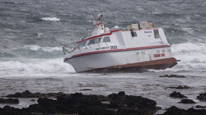 Báturinn strandaði við Hópsnes.