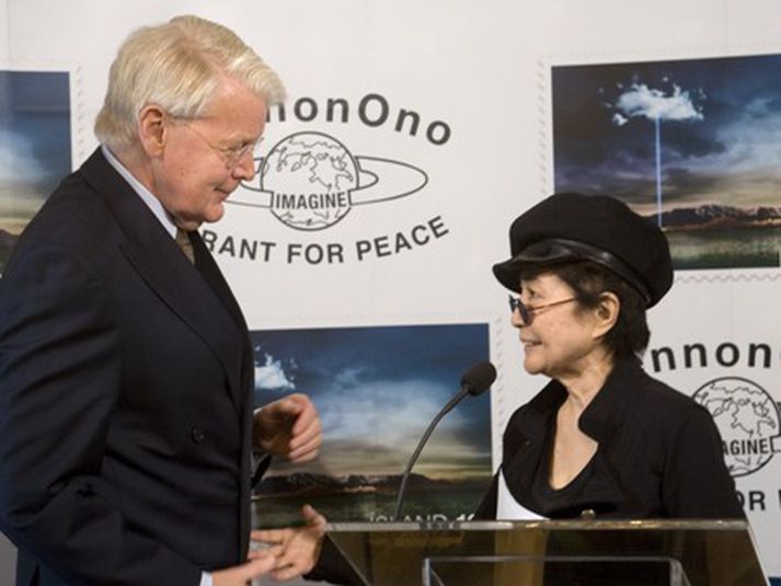 Ólafur Ragnar Grímsson og Yoko Ono.