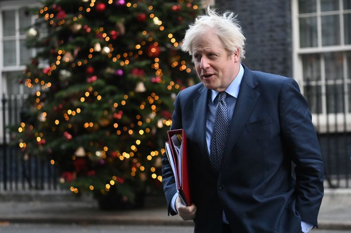 Boris Johnson er að vonum ánægður með að bólusetningar séu að hefjast en hefur engu að síður hvatt tli þess að menn séu ekki of bjartsýnir um viðsnúning.