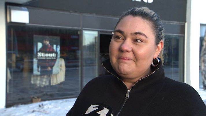 Hólmfríður Guðmundsdóttir, eigandi Curvy og Stout í Fellsmúla segist dofin morguninn eftir að fyrirtækið ofan verslunarinnar Stout brann.