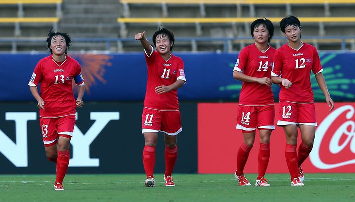 Kim Un-Hwa fagnar einu fimm marka sinna.