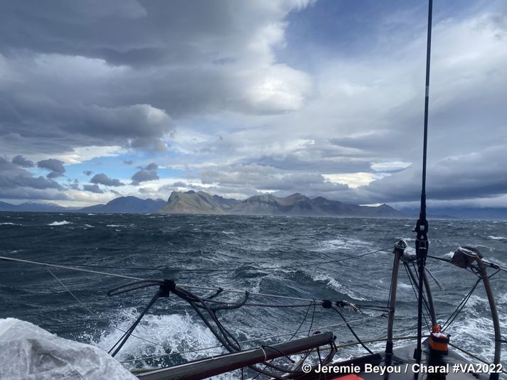 Keppandinn Jeremie Beyou tók þessa mynd um borð í báti sínum í morgun þegar hann var á leið að landi. 