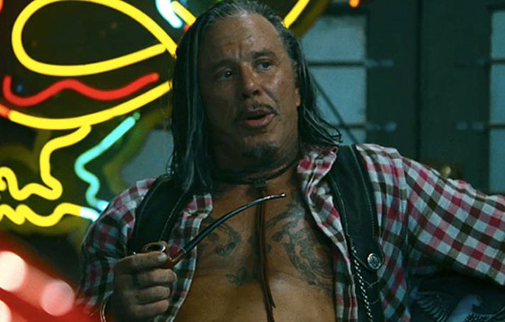Það þýðir ekki að bjóða Mickey Rourke einhver lúsarlaun því þá hættir hann bara, eins og leikstjóri The Expendables 2 fékk að kynnast.