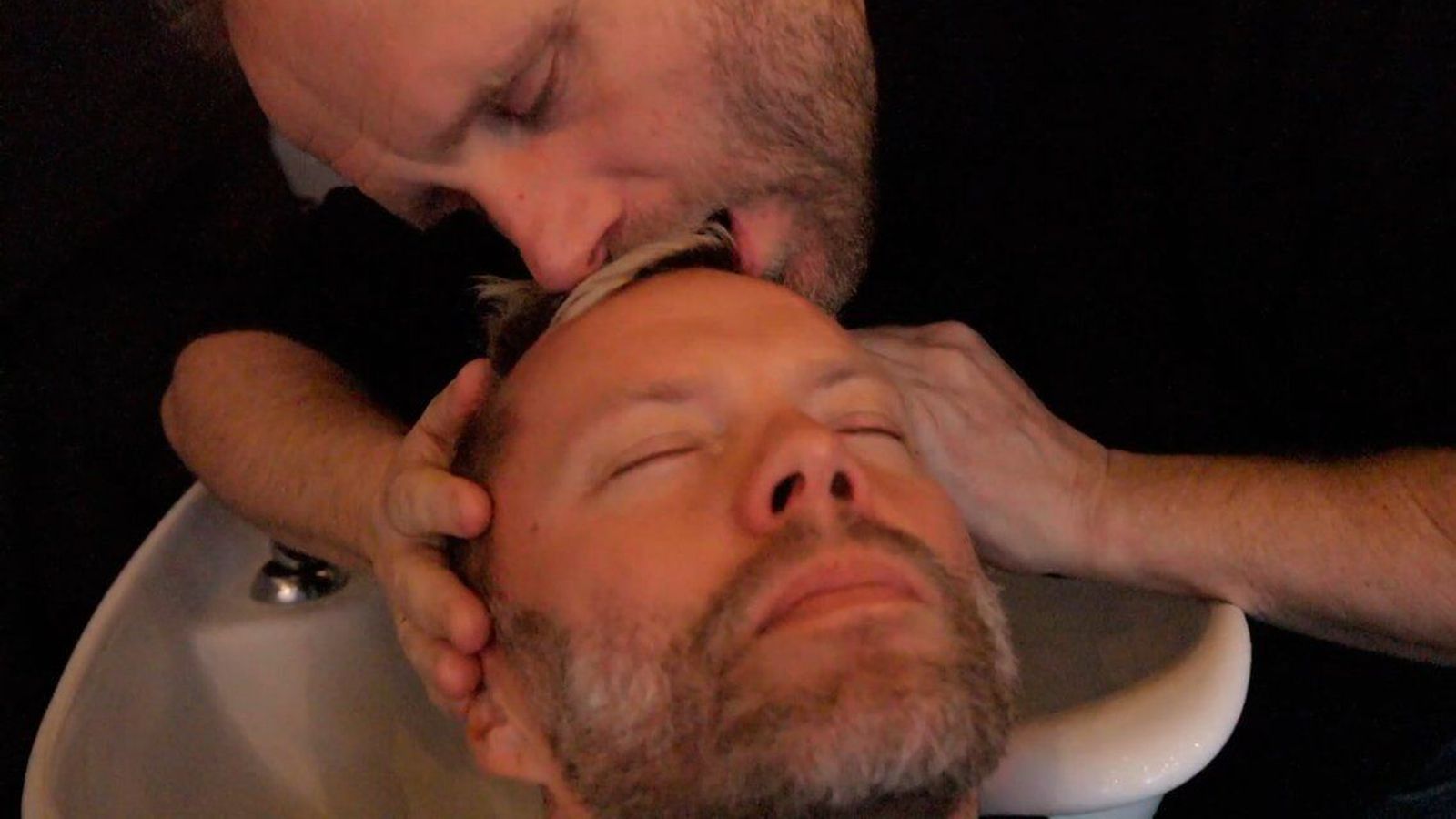 Sveppi þvoði hnaus­þykkt hár Eiðs Smára