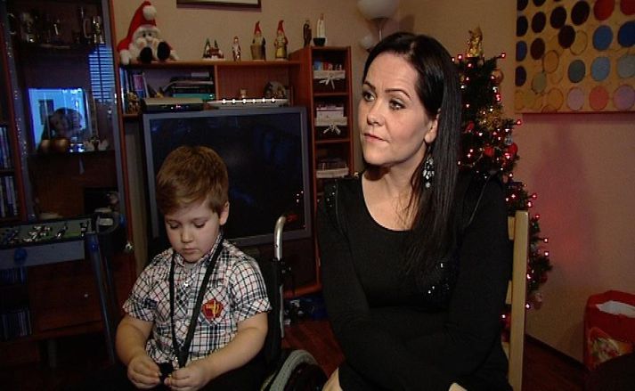 Mikið hefur mætt á sonum Katrínar Lilju. Sævar Ingi, 17 ára sonur hennar, fæddist með sjúkdóm sem hefur valdið því að nýru hans eru hætt að starfa og bróðir hans Adam Ingi, er átta ára og er dvergvaxinn.
