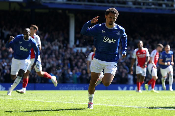  Iliman Ndiaye fagnar marki sínu fyrir Everton á Goodison Park en það skoraði hann úr vítaspyrnu.
