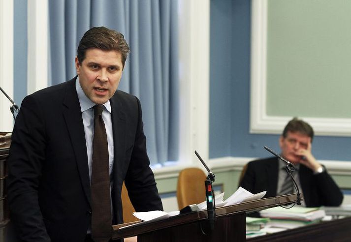 Steingrímur J. Sigfússon stjórnmál efnahagsmál gengisdómur þingmenn Bjarni Benediktsson