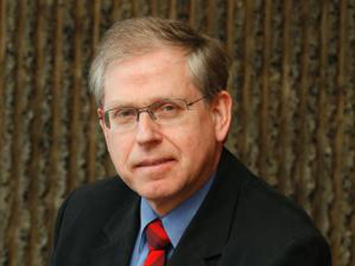 Eiríkur Tómasson bendir á að þeir sem starfi við rannsókn opinberra mála megi ekki lýsa yfir sekt fólks afdráttarlaust. Mynd/ GVA.