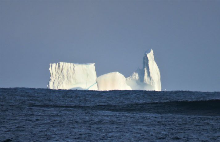 Borgarísjakinn minnir á kirkju.