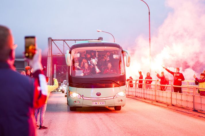 Sigurhátíðin hófst við pulsubarinn og stóðu fagnaðarlætin fram á nótt. Nokkur fyrirtæki á Selfossi veittu frí fyrir hádegi daginn eftir. 