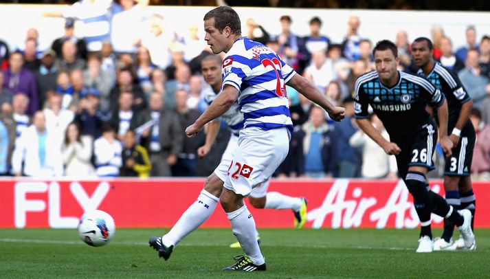 Heiðar Helguson skorar í leik með QPR í haust.