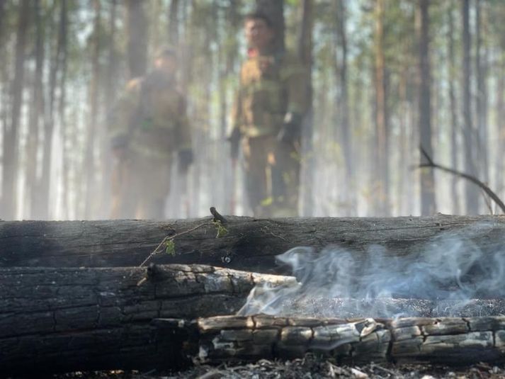 Slökkviliðsmenn í Jakútíu í norðaustanverðu Rússlandi glíma við mikla gróðurelda.