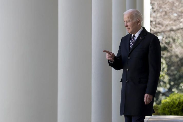 Joe Biden Bandaríkjaforseti er sagður ætla að tilkynna síðar í dag að Bandaríkin muni ganga á olíubirgðir sínar og þannig auka framboð.