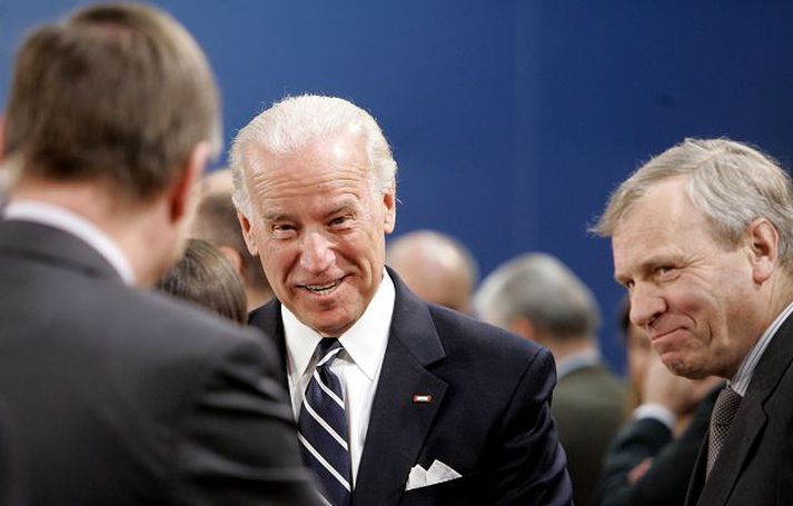 Joe Biden og Jaap de hoop Scheffer
Varaforseti Bandaríkjanna og framkvæmdastjóri NATO á fundinum í Brussel. fréttablaðið/AP