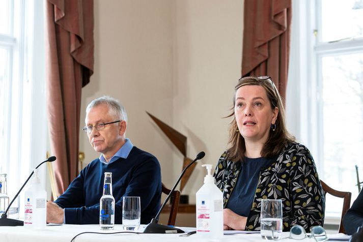 Þórólfur lýsti þröngri stöðu sinni á maraþonfundi velferðarnefndar á miðvikudag. Samfylkingarfólk telur einsýnt að Svandís Svavarsdóttir sé milli tveggja elda; Þórólfs og sannfæringar sinnar og svo samstarfsmanna í Sjálfstæðisflokknum sem vilja ekki skemur í valdheimildum.