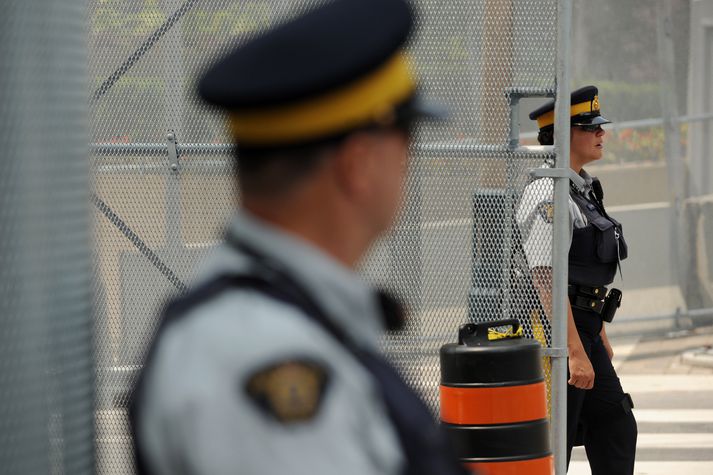 Keyrt var á fólkið á gatnamótum Yonge Street og Finch Avenue.