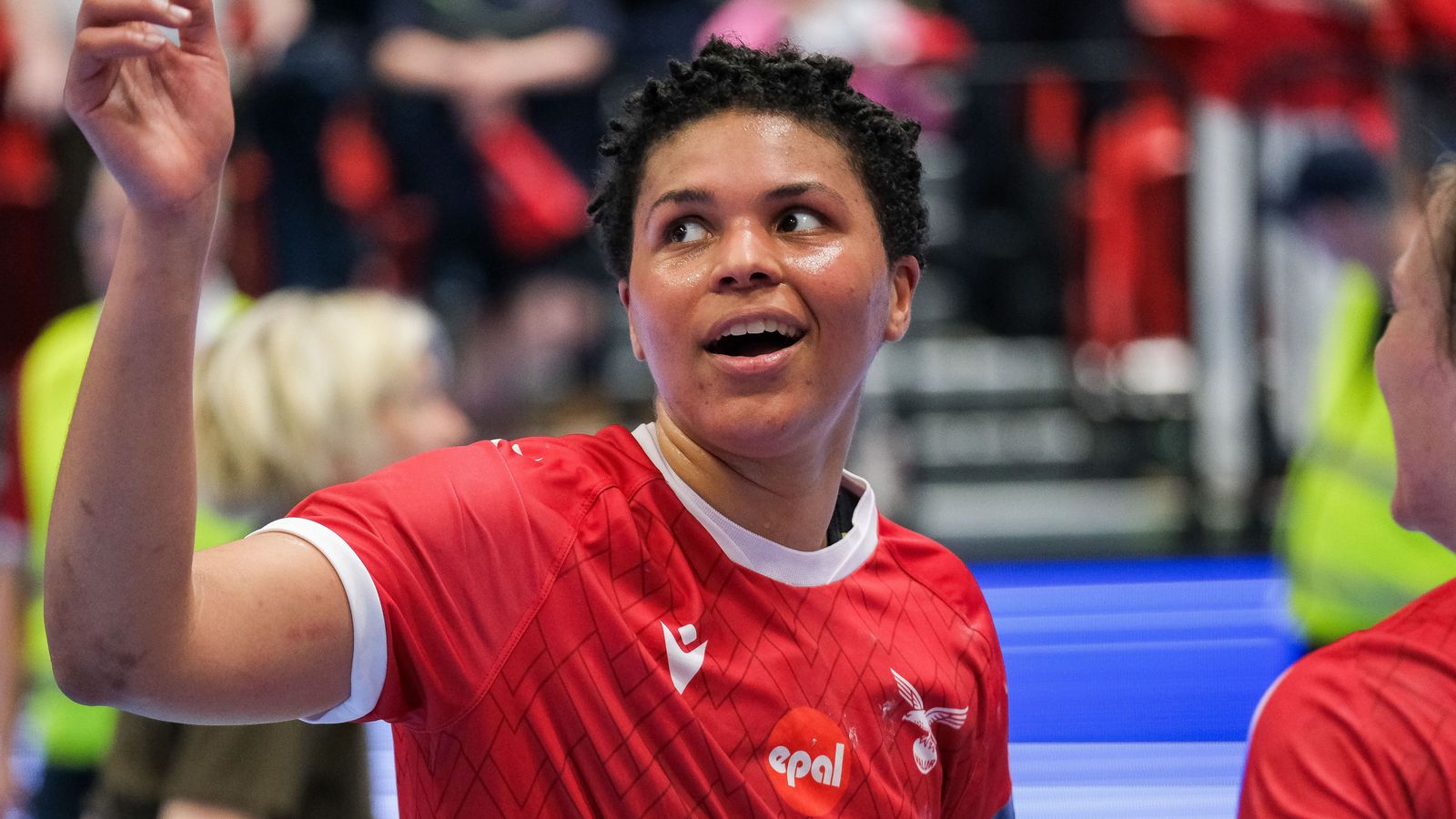 Thea fer í rúmenskt fé­lag með ís­lenska tengingu