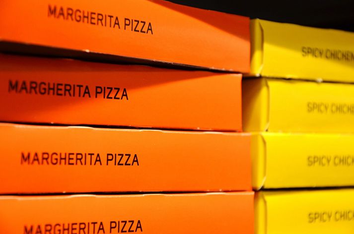 Papco rak starfsmanninn meðal annars vegna þess að hann gaf pizzustað pizzukassa.