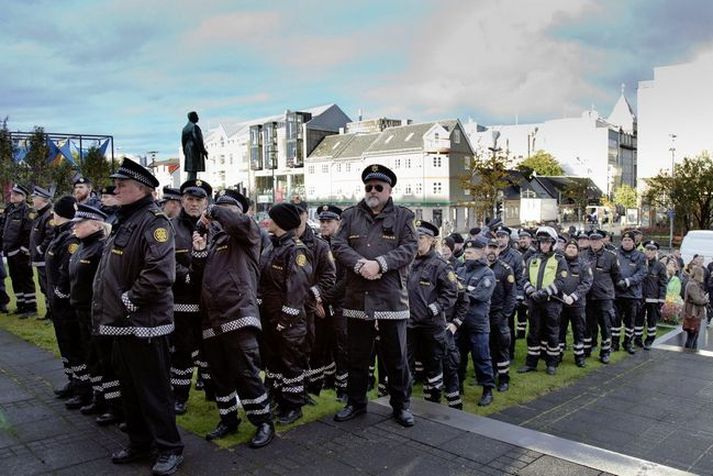 Lögreglumenn mótmæla við Stjórnarráðið fyrr í þessum mánuði, en þeir eru afar ósáttir við kjör sín og hvernig miðar í kjaraviðræðum.