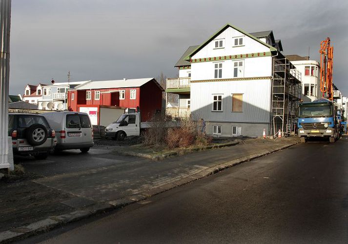 Hús Í Vísbendingu er sagt ólíklegt að velta megi öllum niðurfærslukostnaði á erlenda vogunarsjóði.