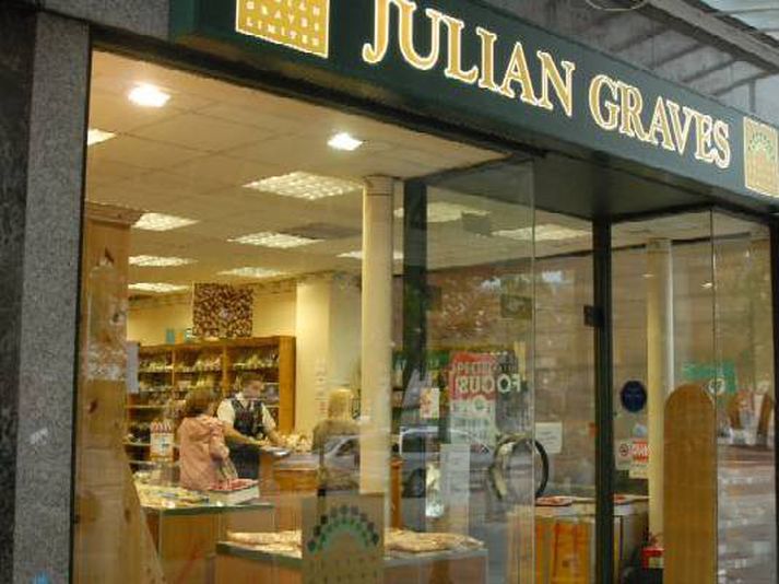 Julian Graves búðirnar eru um allt Bretland.