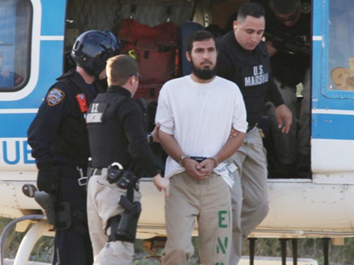 Najibullah Zazi færður fyrir dómara í New York í dag. Mynd/AP