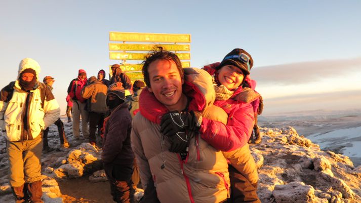 Halla og Harry á toppi Kilimanjaro.