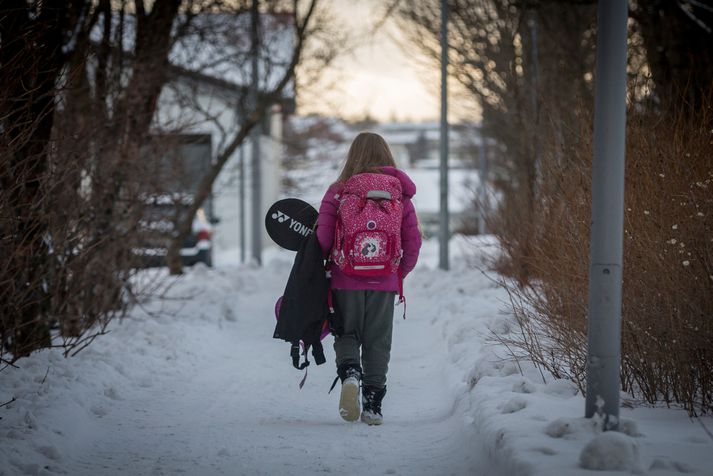 Barnið var á leið heim úr skóla árið 2015 þegar það lenti í slysi. Mynd er úr safni.