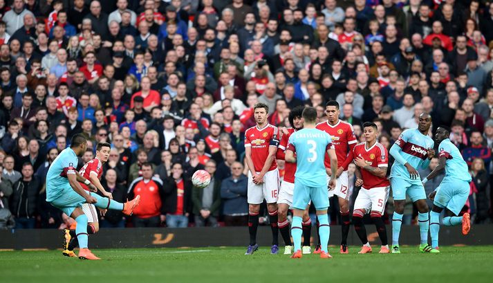 Payet skorar hér magnað mark.